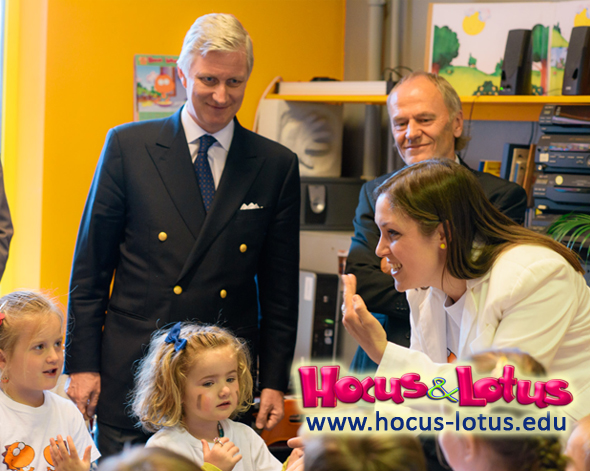 Il Re del Belgio incontra Hocus&Lotus, i dinocroc che insegnano le lingue ai bambini