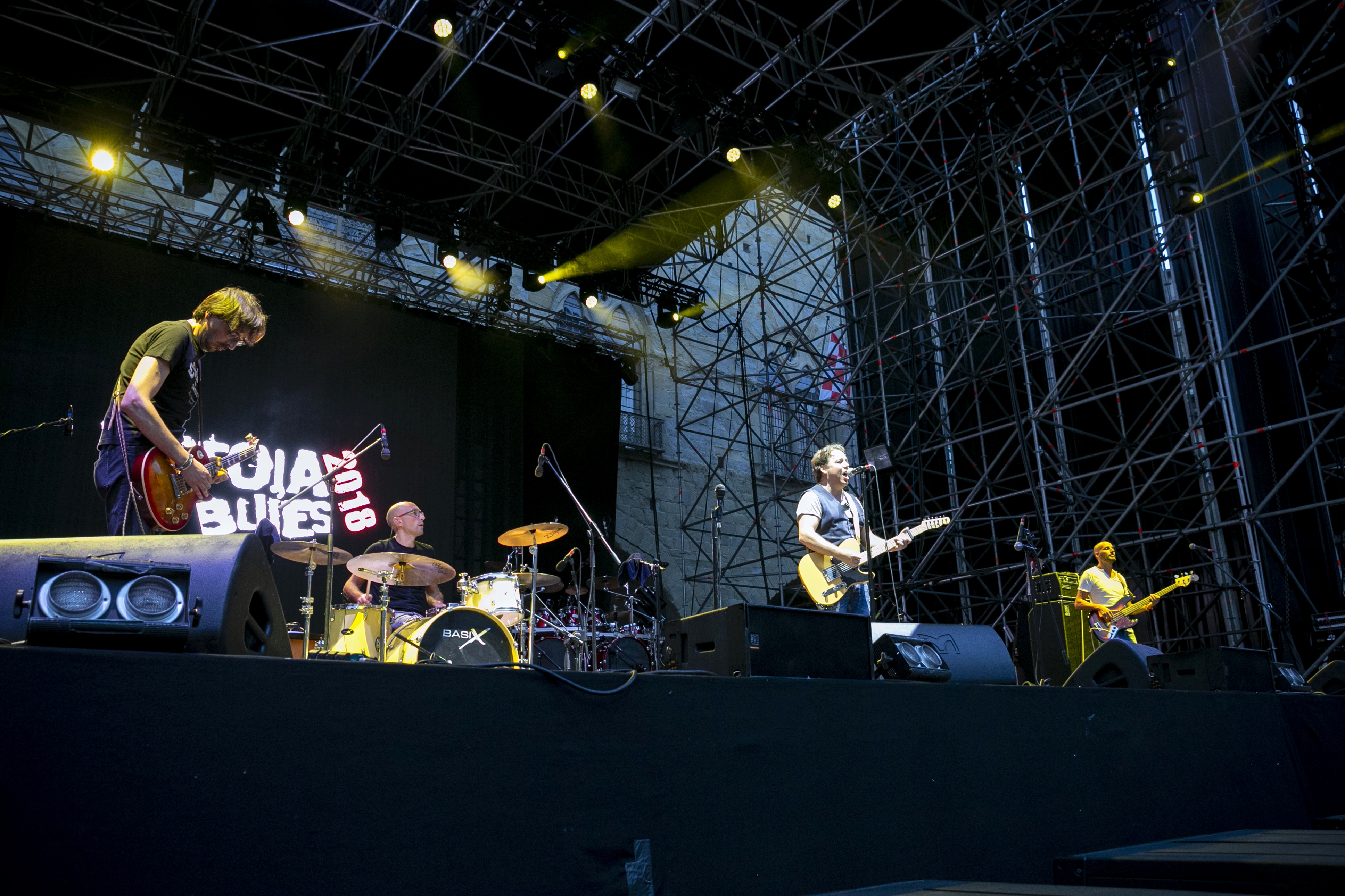 La grinta esplosiva dei Predarubia sul palco del Pistoia Blues. La band lucchese premiata anche come miglior video indipendente per 