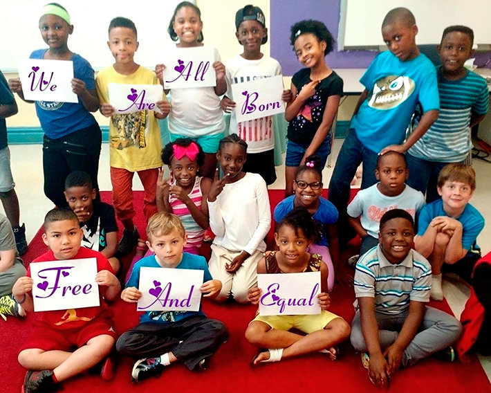 Una scuola elementare in Nord Carolina adotta la campagna di Gioventù per i Diritti Umani