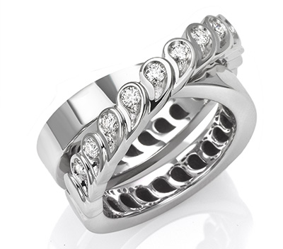 Segreti di Mu celebra la nascita di una nuova vita con l'anello a intreccio in oro e diamanti.