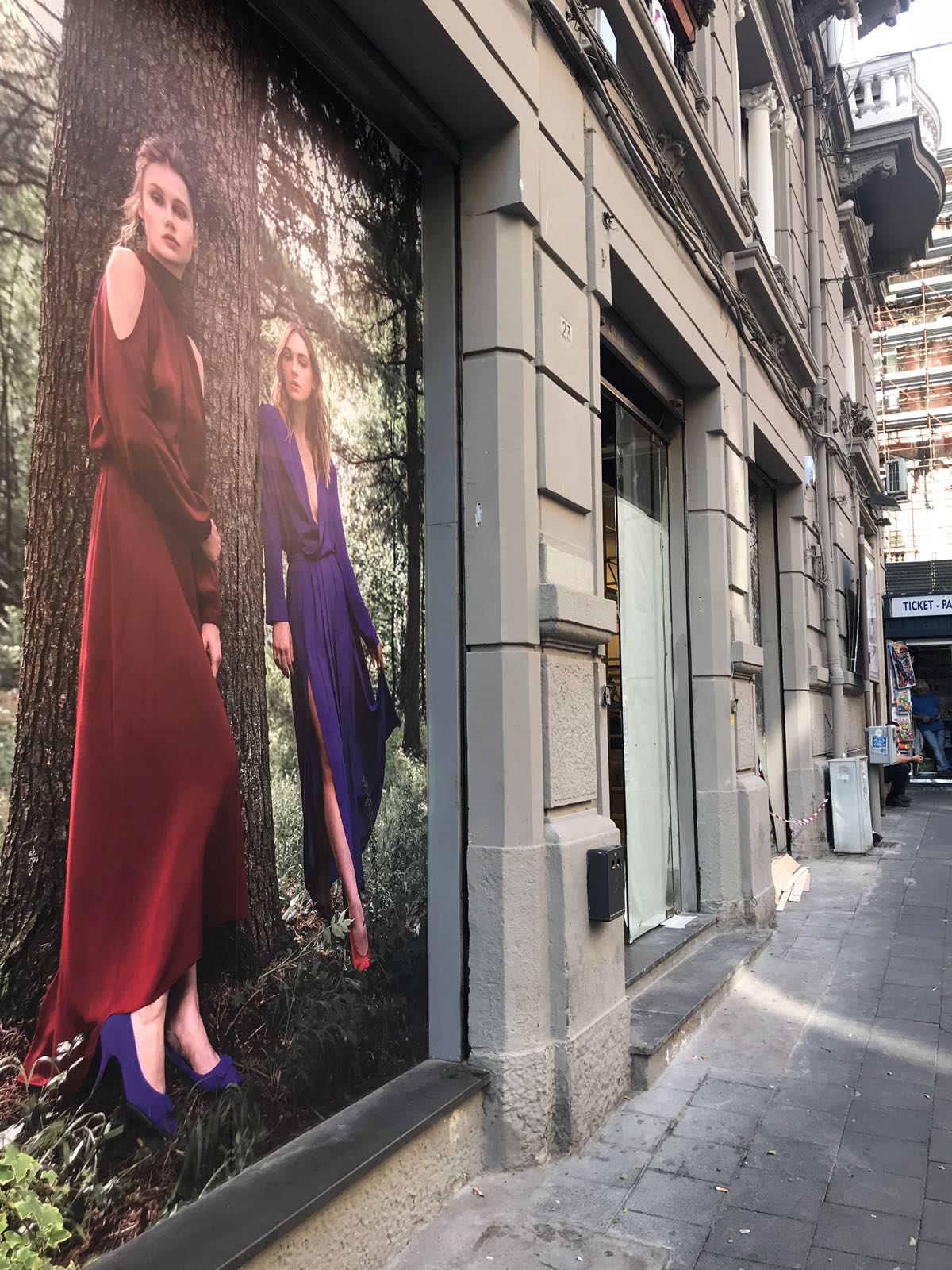 CarlaG apre un nuovo store aziendale a Napoli