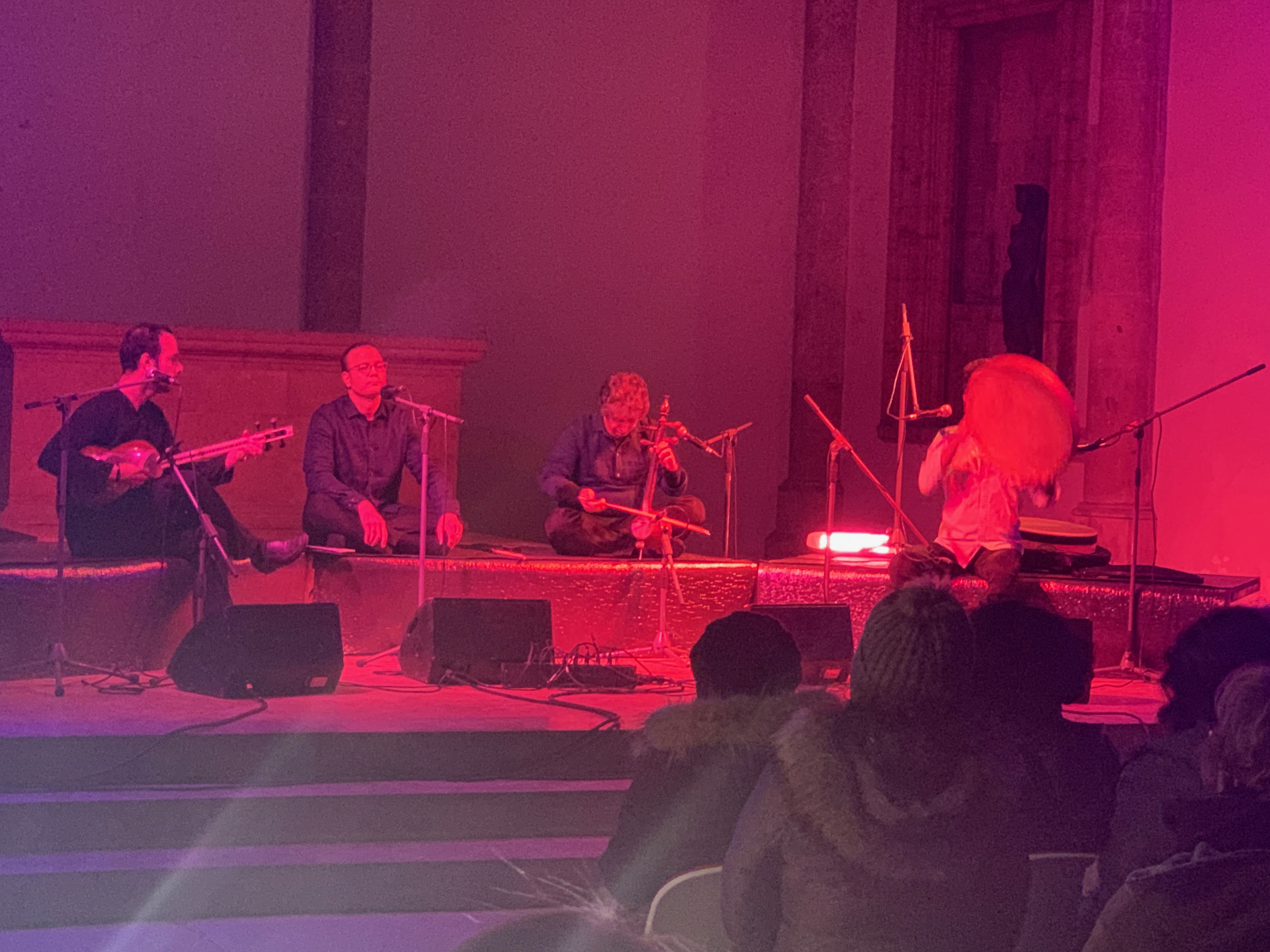 Il concerto di Alireza Ghorbani “Lost in Love… Persian love songs”, che prende il titolo dal suo album del 2015, ha fatto scalpore alla chiesa di Santa Maria Donnaregina Vecchia