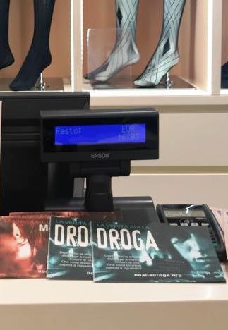 Distribuzione di opuscoli informativi sulla droga a Fano