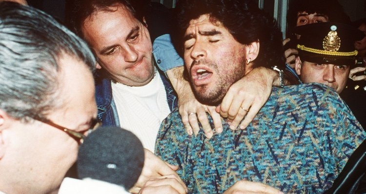 Alcool, marijuana e psicofarmaci hanno ucciso Maradona