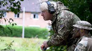 Foto 1 - Soldati ucraini addestrati direttamente nel Regno Unito, il premier Johnson va a trovarli