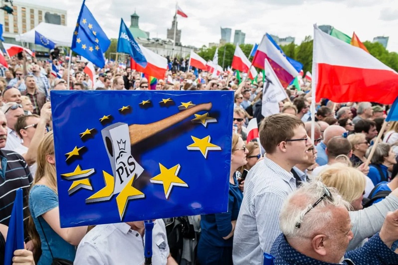 Foto 1 - Il governo polacco molto critico verso la Commissione Europea