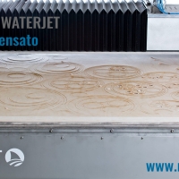 Foto 4 - Taglio waterjet a getto d’acqua per pannelli in legno compensato