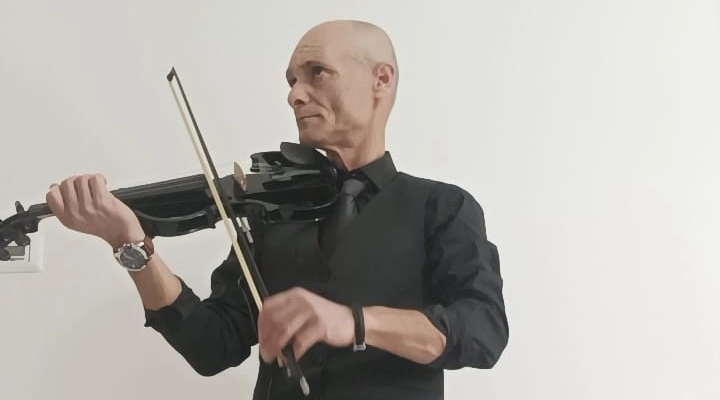 Eduart Likaj e il suo violino 