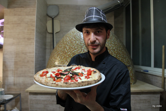Napoli, la pizza e la sua arte: la storia di Salvatore Lioniello
