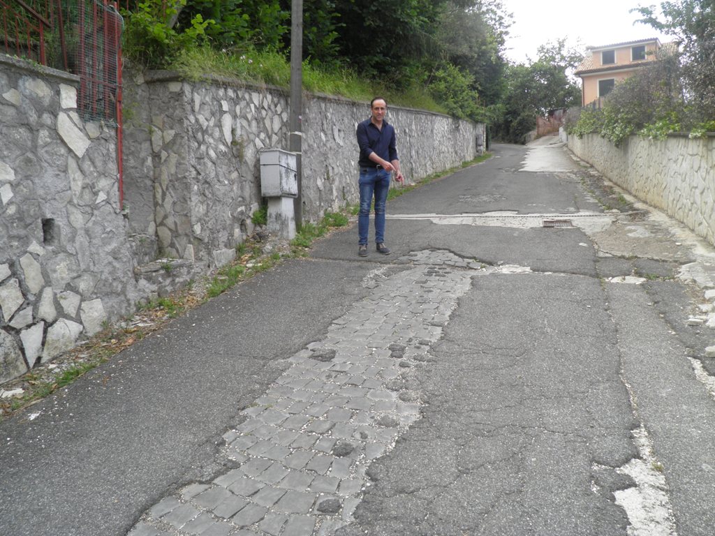 De Pierro denuncia degrado strade a Roccagiovine