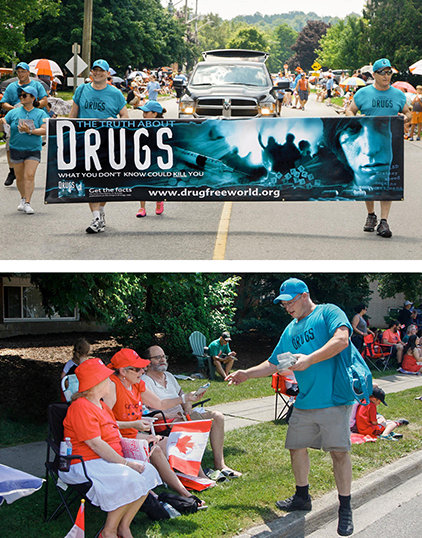 Alla parata del Canada Day i volontari di Drug-Free World informano i giovani sulla droga