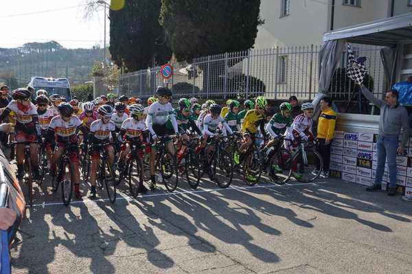Centoventi giovani ciclisti in strada per il “Trofeo Agazzi”