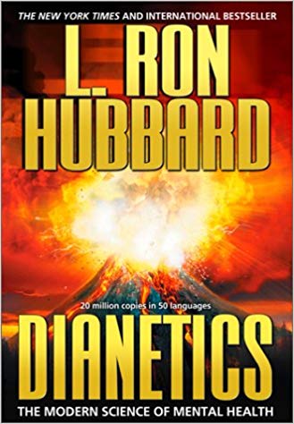 I volontari di Scientology diffondono le pubblicazioni del loro fondatore, L. Ron Hubbard