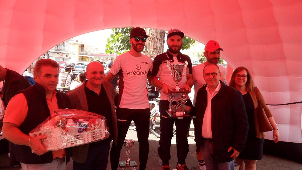 - Mariglianella: Successo del “VII Trofeo Ciclistico De Angelis” promosso da “ACB e Pro Loco” con il Patrocinio dell’Amministrazione Comunale.