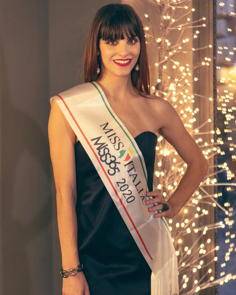 E’ Beatrice Scolletta la Miss Italia prima eletta. Proclamata in Tv, nel corso della trasmissione a Potenza di Rai Uno