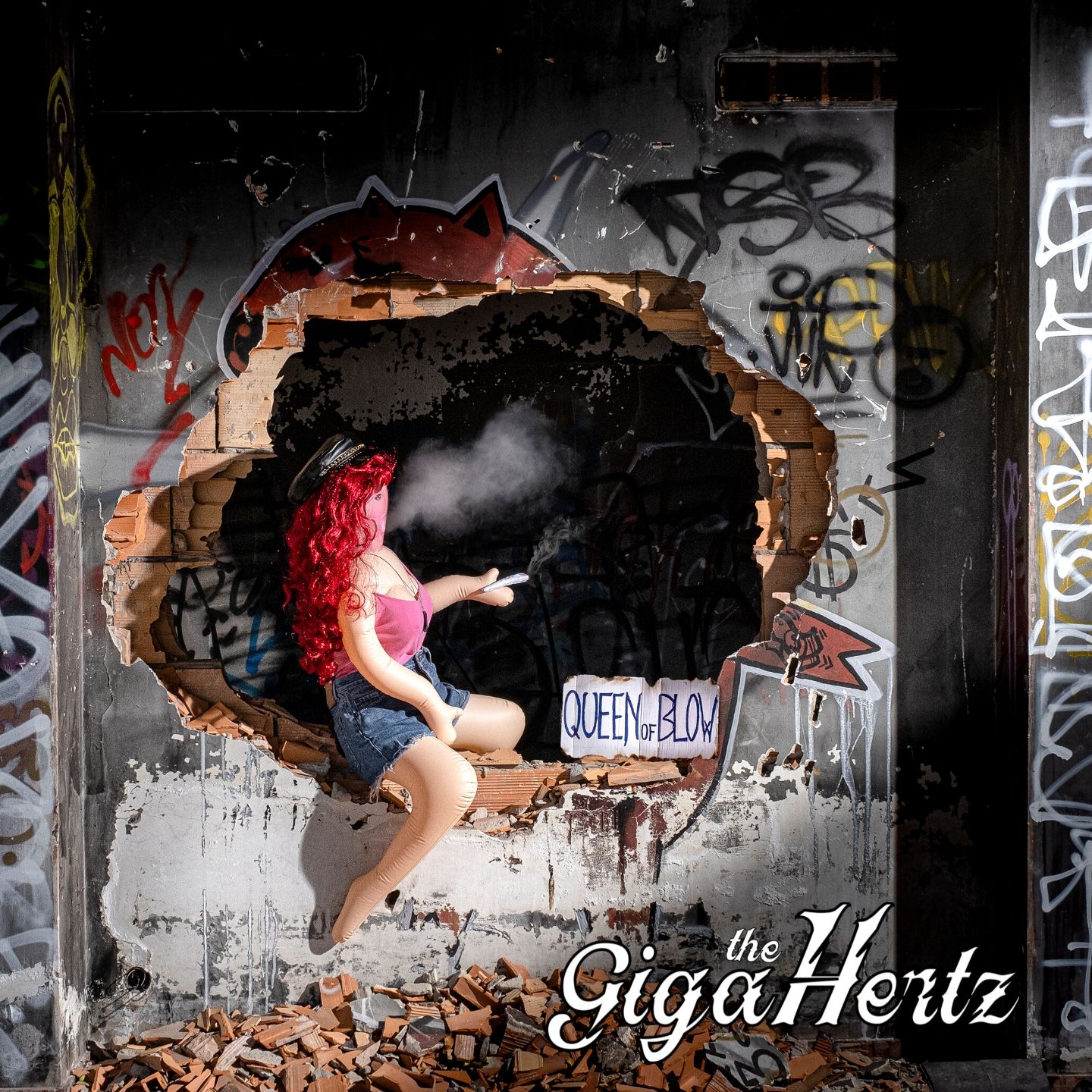 Foto 1 - Old School Rock e Bambole Gonfiabili. Esce Oggi l’album di debutto dei The GigaHertz “Queen of Blow”