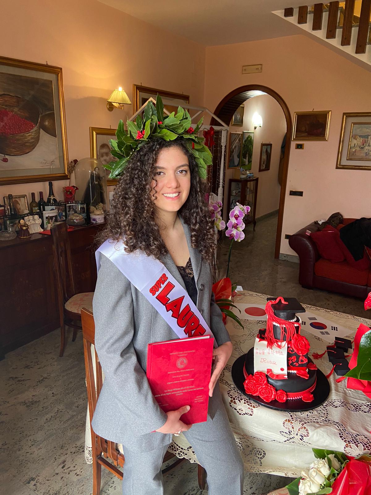 - Mariglianella, Congratulazione del Sindaco Felice Di Maiolo alla neolaureata Dott.ssa Rosa Di Monda.