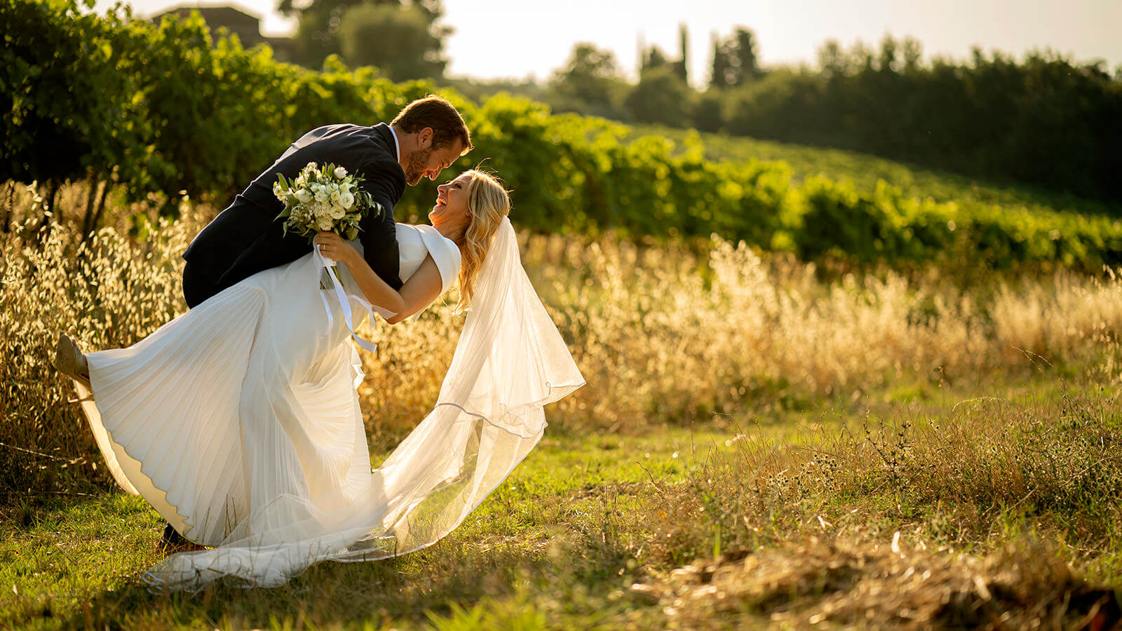 Foto 1 - Perché dovresti assumere un fotografo di matrimoni professionista?