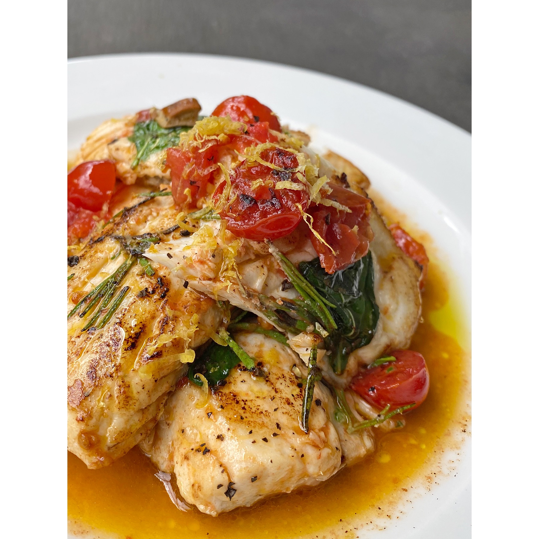 Branzino con datterini e limone: la semplicità di una ricetta casalinga dello chef Simone Rugiati  con tutta la qualità del pesce greco firmato “Fish from Greece”
