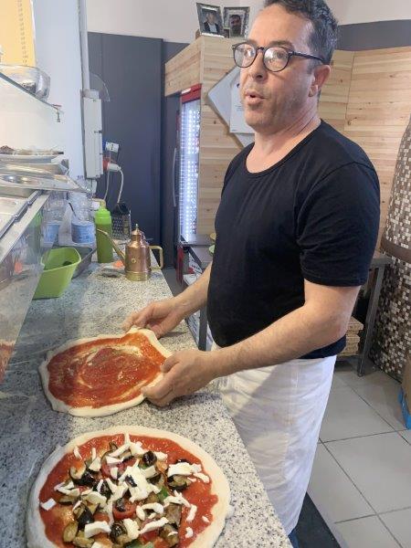 Nel casertano la vita riprende con la buona pizza napoletana