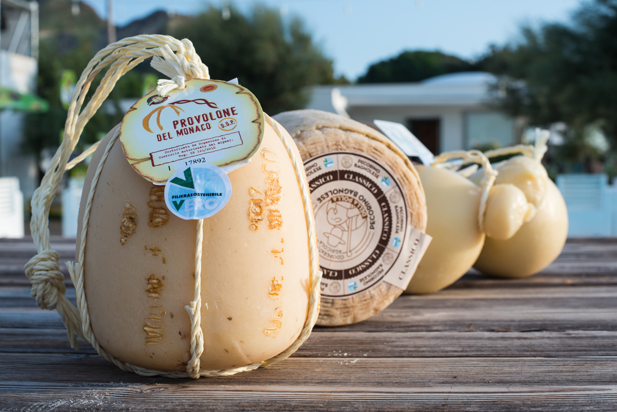 Villa Fattorusso formaggi di qualità in degustazione a Posillipo