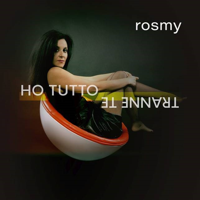 ROSMY presenta il nuovo video di HO TUTTO TRANNE TE... Un bellissimo clip dove Rosmy invita a non perdere mai di vista l’altro