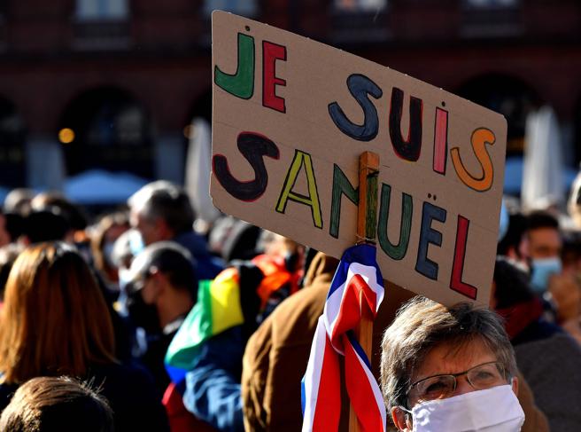 Samuel Piazza piena  La manifestazione di Parigi ha avuto inizio da Place