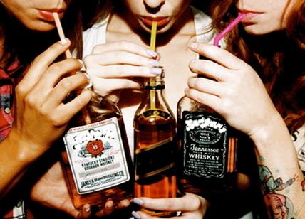 La maggior parte degli alcolisti inizia a bere durante l'adolescenza