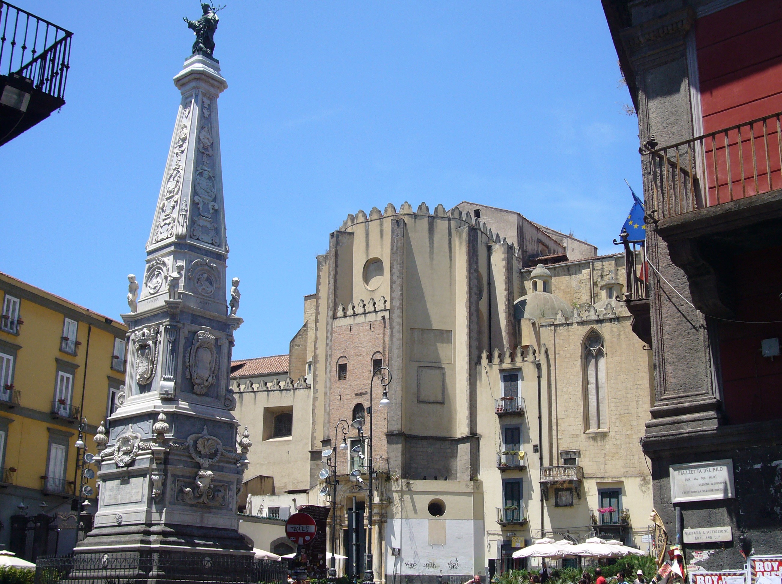 Piazza San Domenico Maggiore Napoli