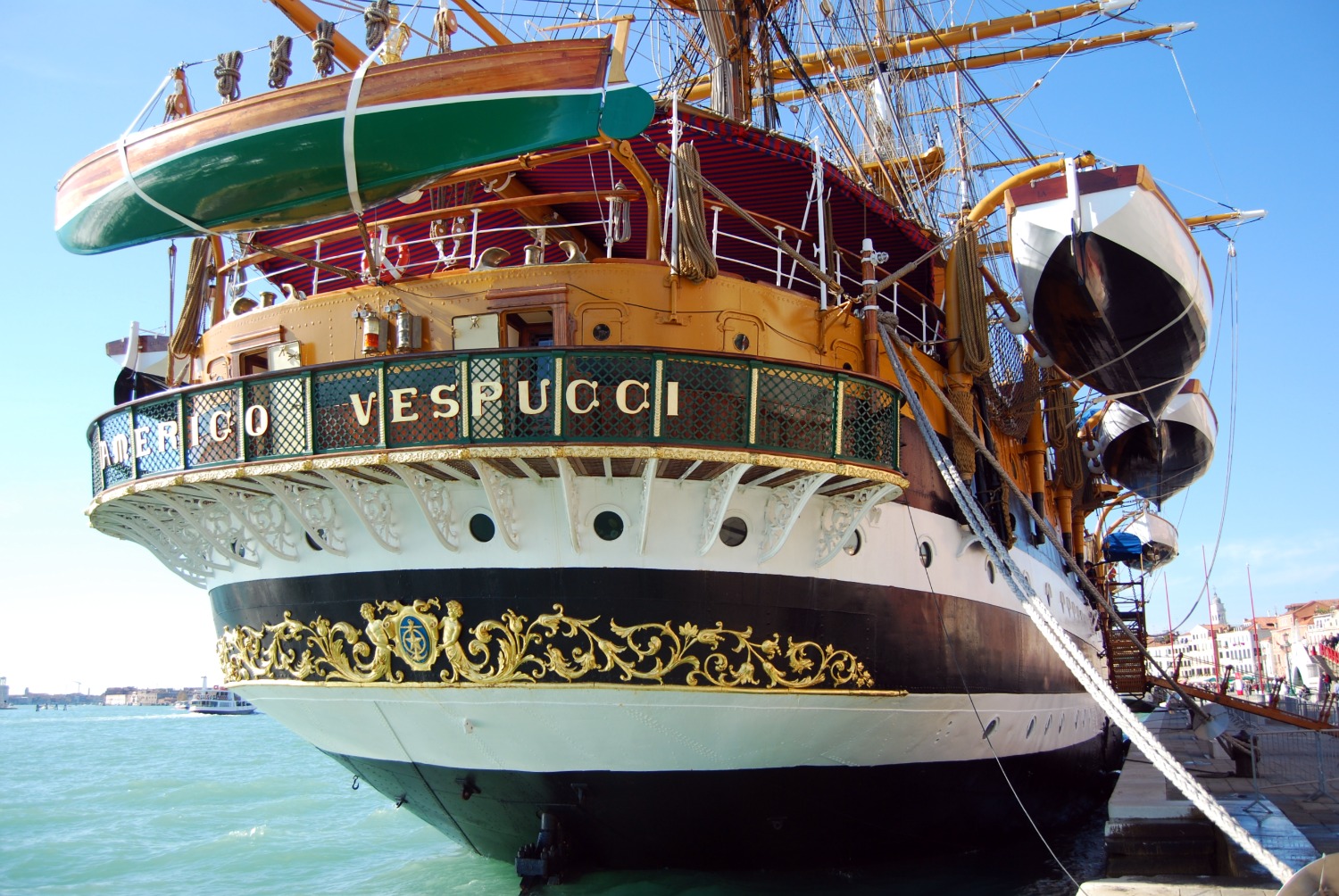 A Castellammare di Stabia l’annullo filatelico dedicato al 90° anniversario del varo della nave scuola Amerigo Vespucci