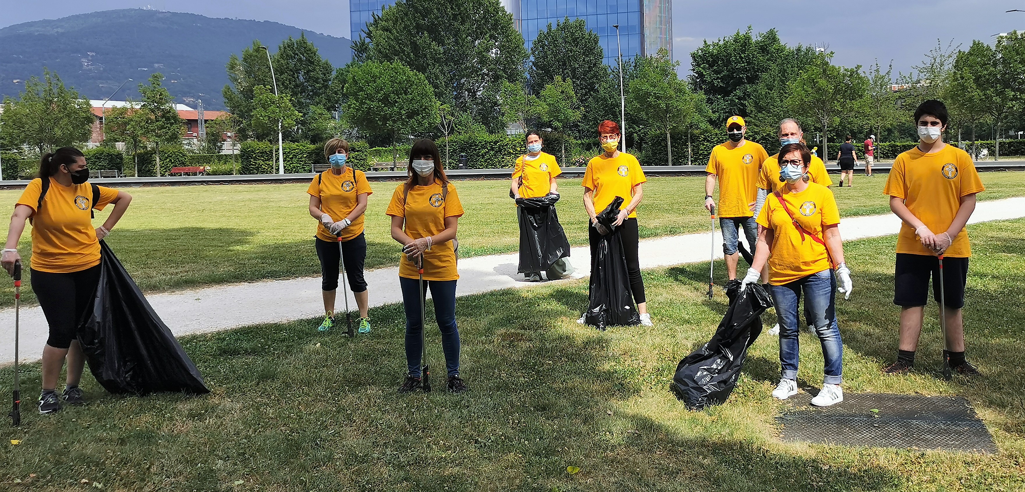 Il parco Tarello ripulito dai Ministri Volontari di Scientology