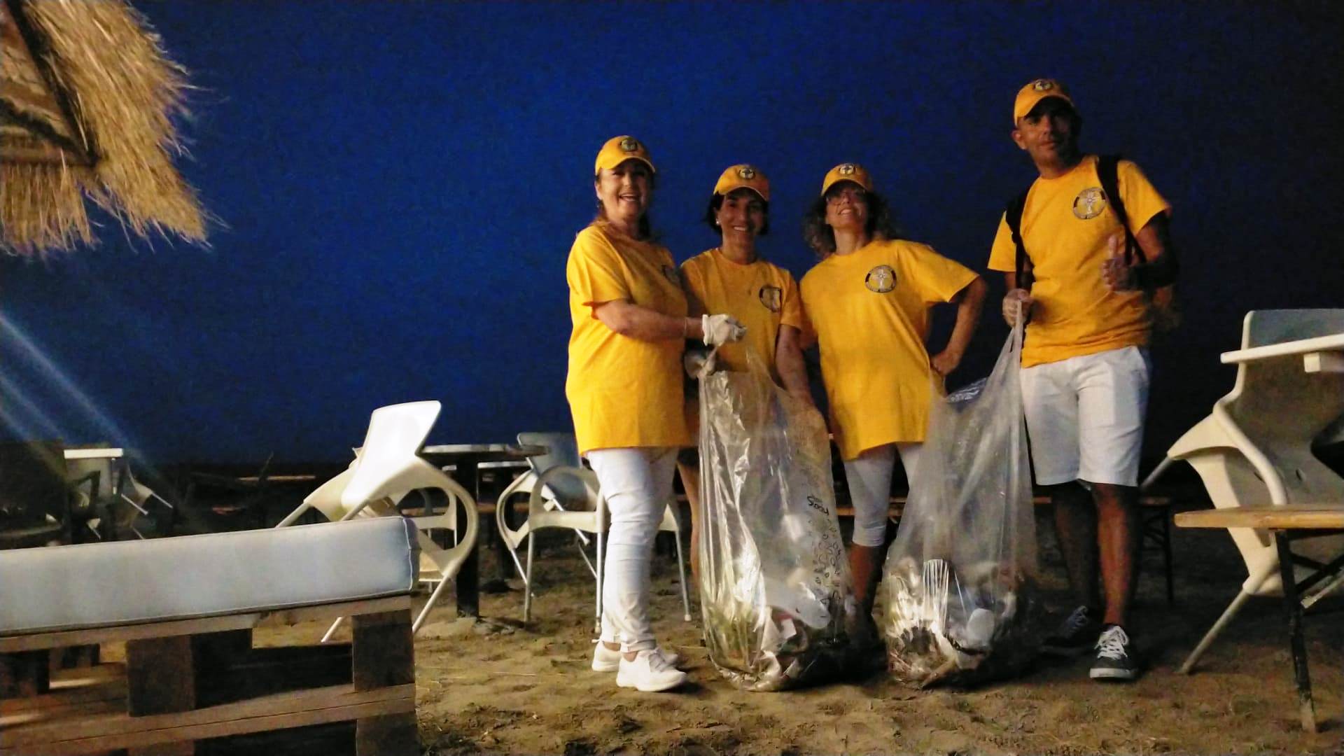 Foto 3 - A CESANO volontari all’opera: raccolti due bei sacchi tra plastica e spazzatura nell’arenile e sul lungomare!