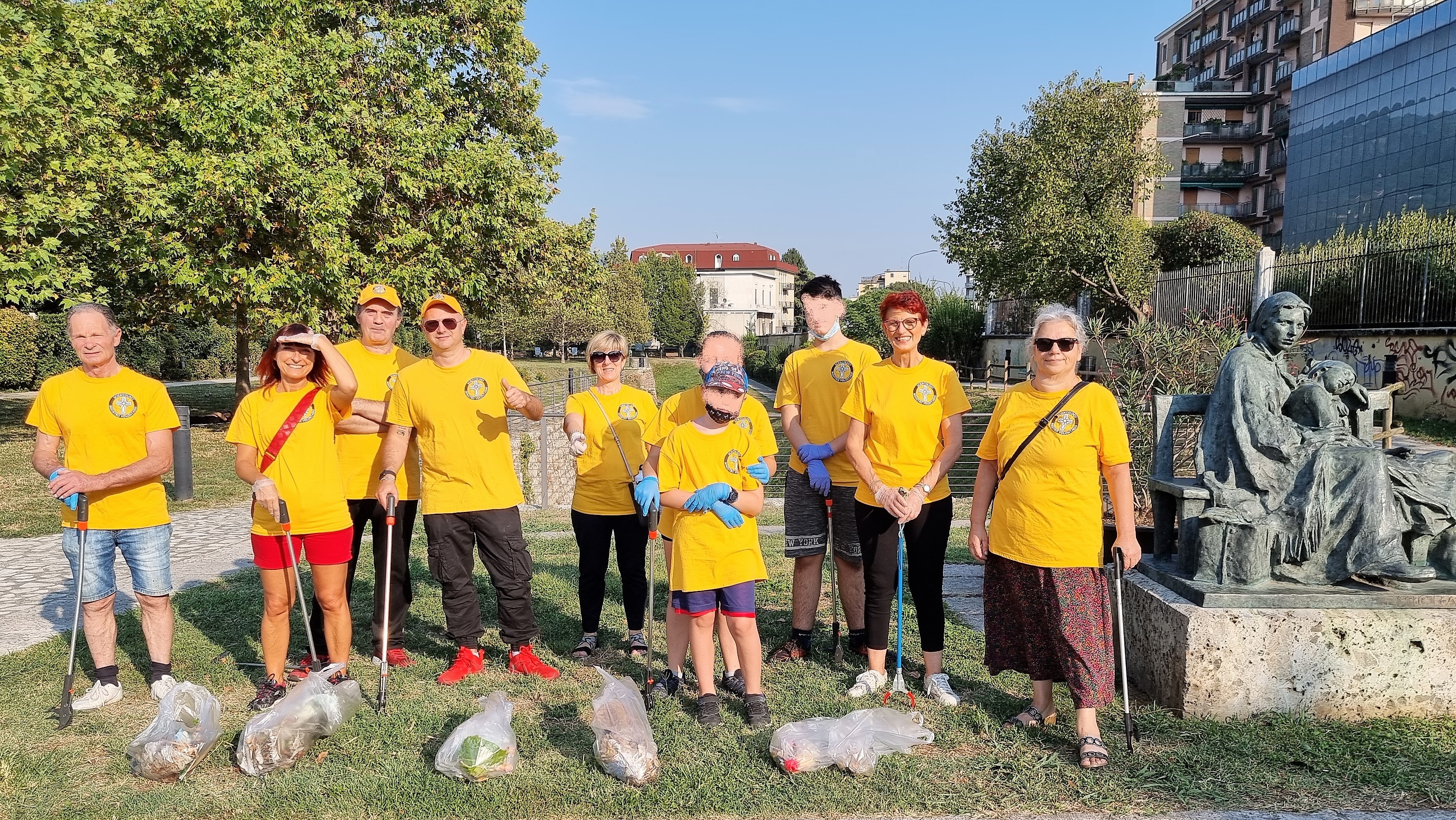 I volontari di Scientology al parco Torri Gemelle