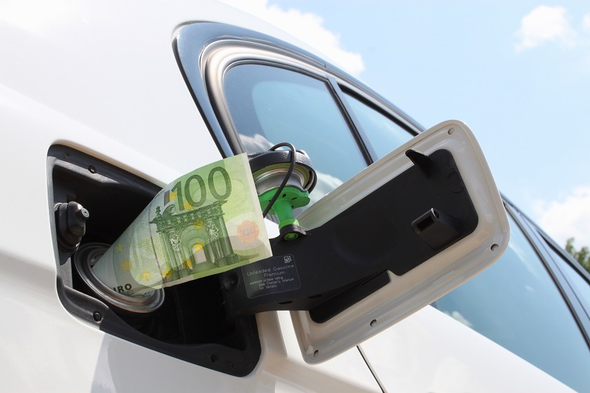 Carburante: 1.296 euro la spesa media di un automobilista italiano