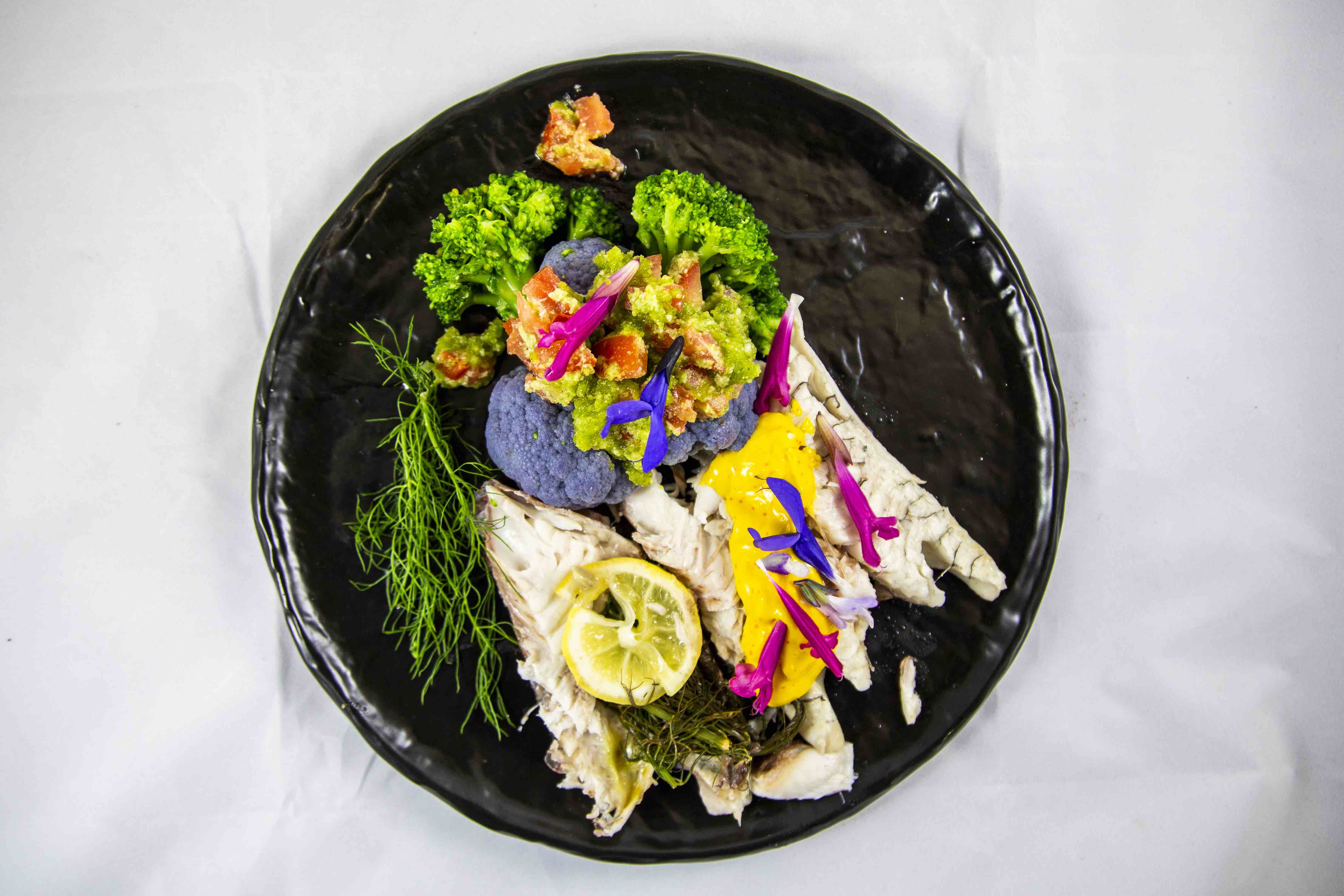 A maggio Fish from Greece propone una ricetta vivace e floreale a base di pesce fresco greco per celebrare il mese dei fiori e dei colori
