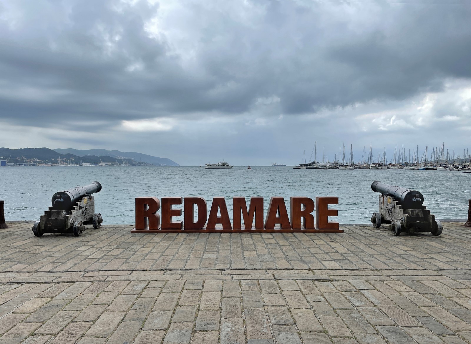 Redamare: un'opera pubblica di Sabrina D'Alessandro sul lungomare della Spezia