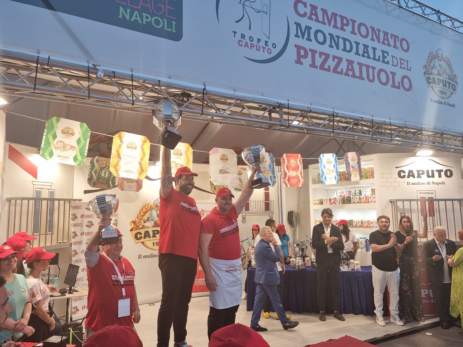 Luca Mendozza è il vincitore del Campionato Mondiale del Pizzaiolo per la pizza in teglia al Pizza Village di Napoli