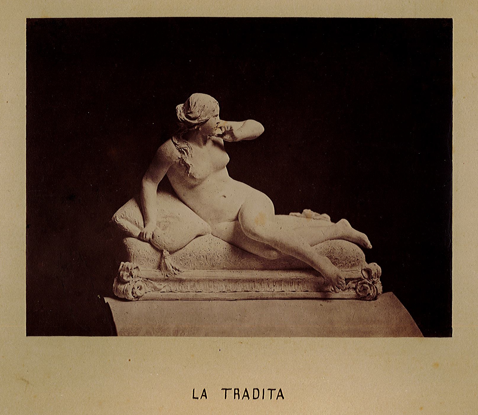 Foto 1 - Una nuova donazione per la Fondazione Ugo Da Como: l’album fotografico composto nel 1877 dallo scultore Giovanni Antonio Emanueli
