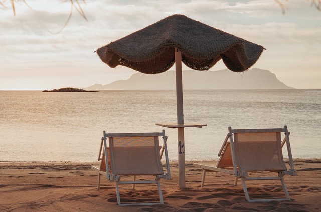    Fino Beach (Cala Sassari / Golfo Aranci): relax, tanta musica e cibo d'eccellenza 'easy on the beach