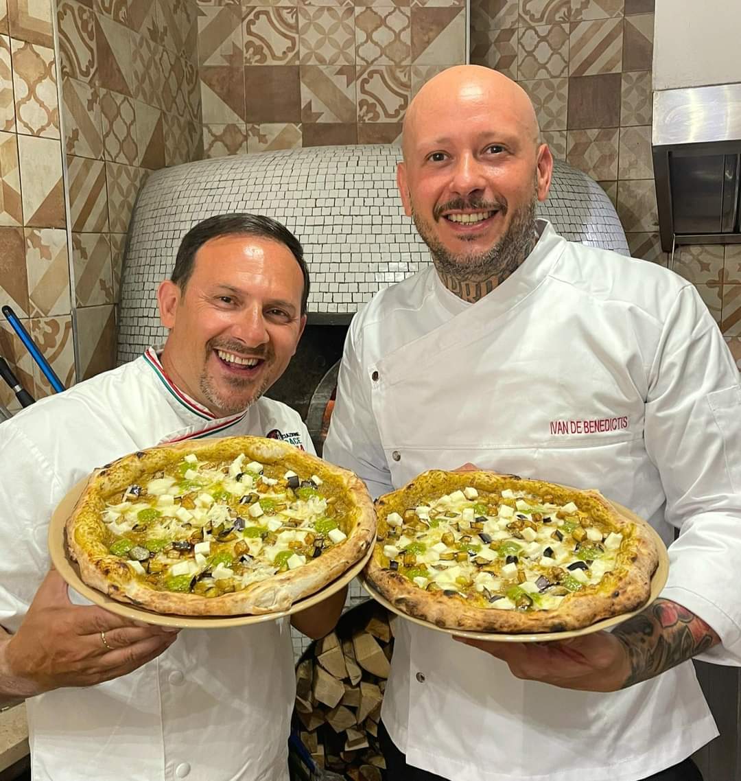 Maestro Gaetano Genovesi presenta la sua nuova specialità GALAPIZZA creata con lo chef  Ivan De Benedictis
