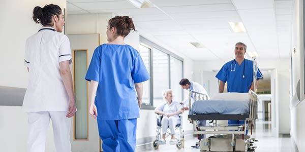 Sanità, Nursing Up De Palma: «Gli ospedali della Svizzera tedesca offrono fino a 5800 euro netti al mese, con un contratto a tempo indeterminato, ad un infermiere italiano! 