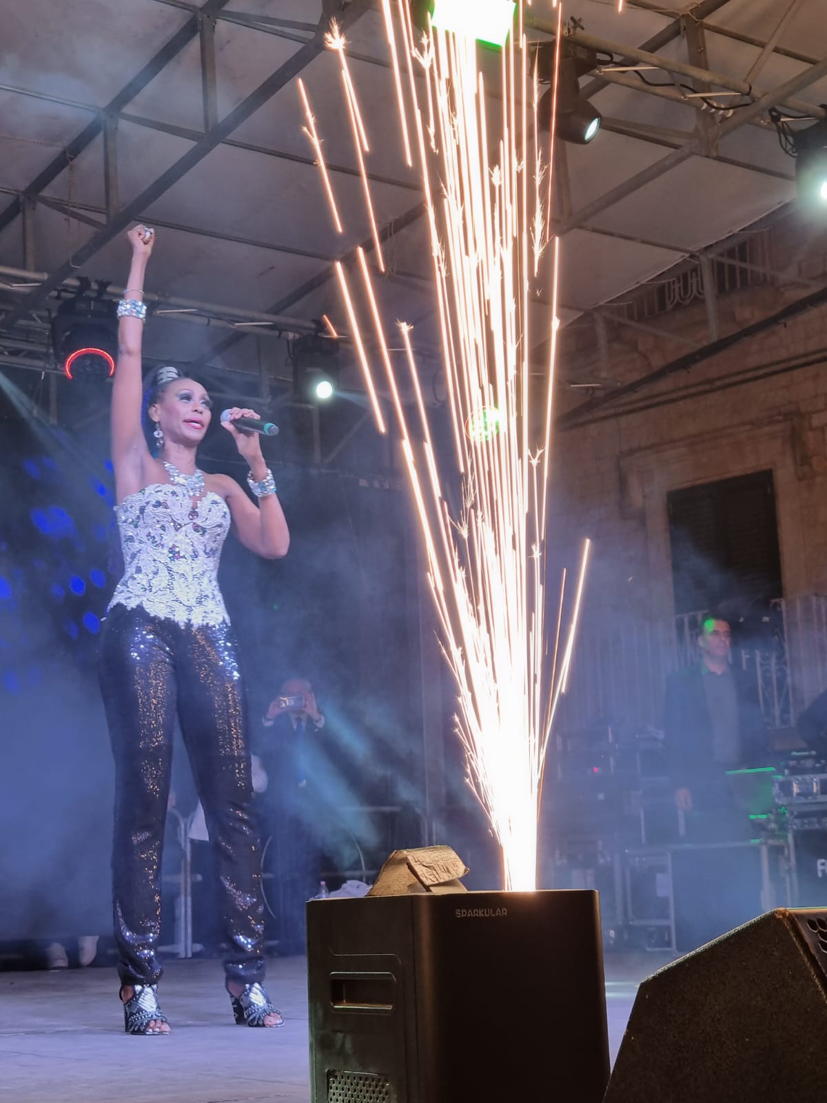 Foto 4 - Corona e Haiducii infiammano la piazza di Sammichele di Bari: spettacolo e magia