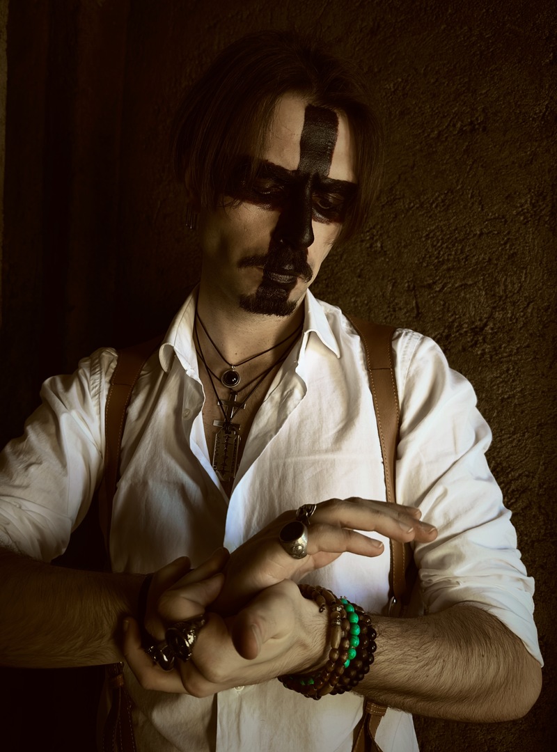 Foto 3 - L’elegante principe del gothic rap italiano Trunchell, Etc., torna con “Camera n9”, il suo nuovo singolo