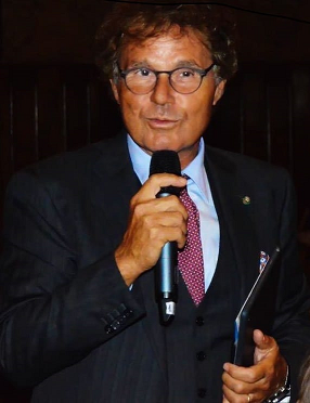 Foto 1 - IL PROFESSOR FORESTA INSIGNITO DEL DIPLOMA DI UFFICIALE AL MERITO DELLA REPUBBLICA ITALIANA