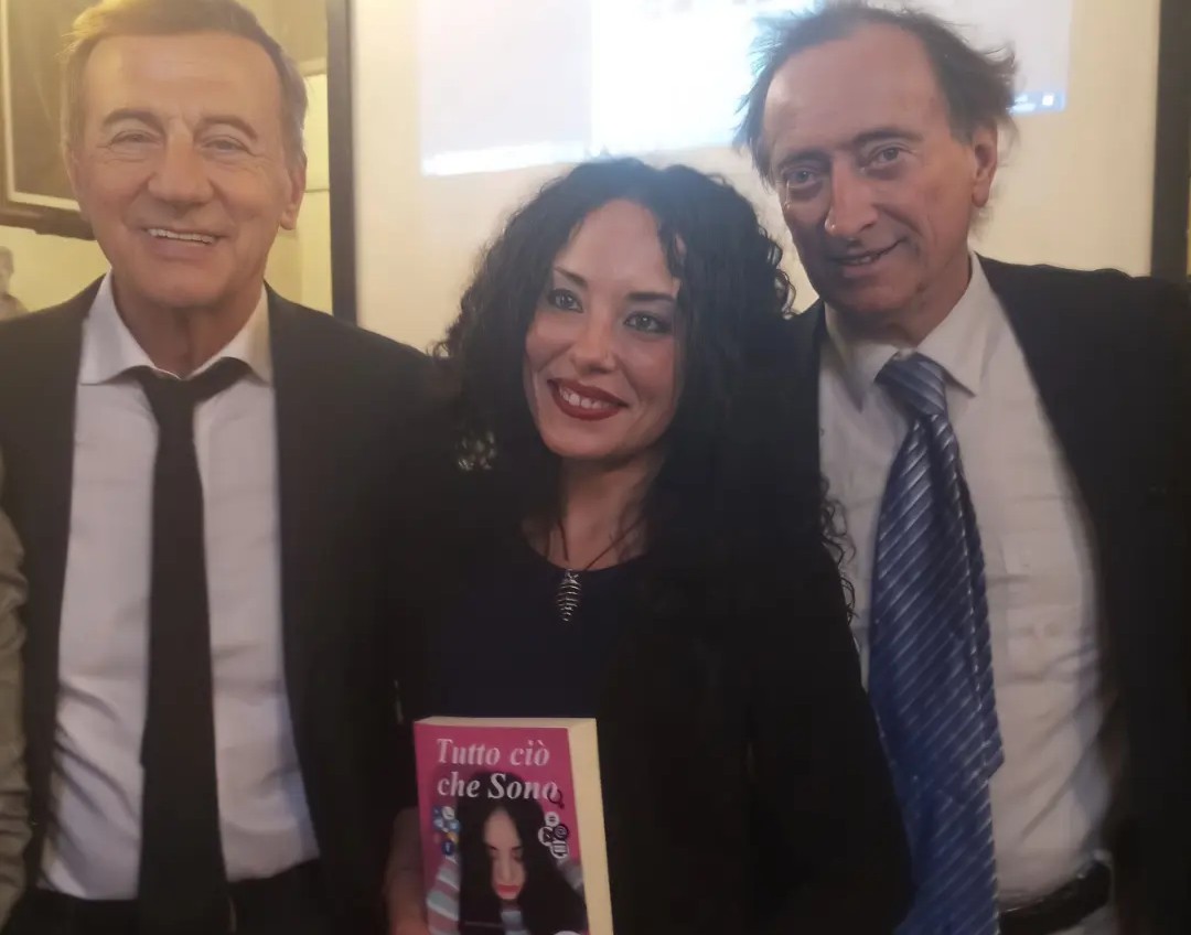 Foto 1 - Ilaria Di Roberto vincitrice del Concorso “Libro dell'anno 2022” con il libro “Tutto ciò che sono”