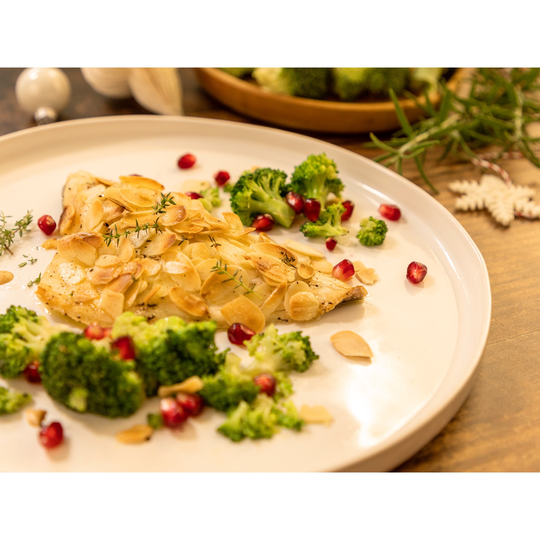 Foto 1 - Per un Natale elegante e gustoso, Fish from Greece propone una ricetta a base di pesce fresco greco, mandorle e melagrana,  perfetta per il menù delle feste
