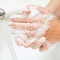 Usare i dispenser di sapone? Un’abitudine “contagiosa”
