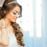 Acconciature da sposa per capelli lunghi: 3 idee