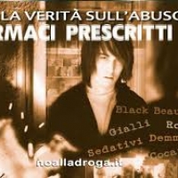 Distribuiti opuscoli informativi “La Verità sull'abuso di Farmaci Prescritti” nei negozi del centro di Lucca.