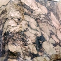 Massimo Caramia nella magia di un antico blocco di marmo di genesi medicea
